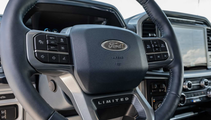 Potente e ibrido: arriva in Italia il Ford F-150 Powerboost - Foto 9 di 12