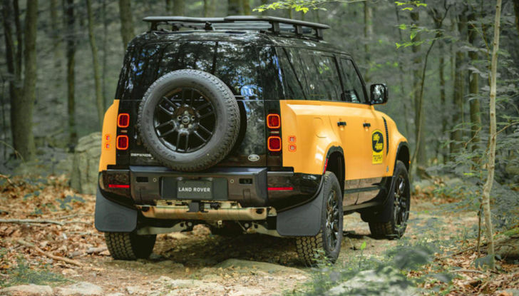 Land Rover: arriva la Defender Trophy Edition - Foto 5 di 8