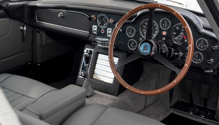 Aston Martin DB5 James Bond