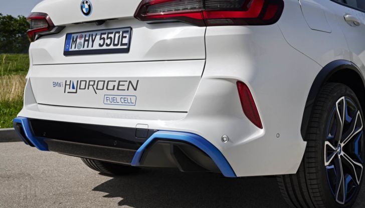 BMW iX5 Hydrogen 2022