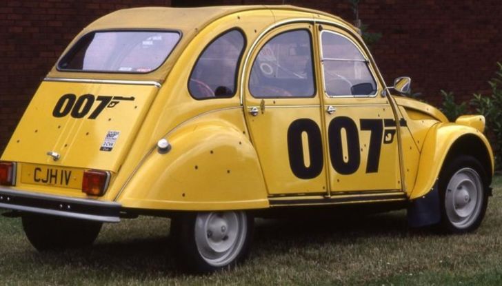 La Citroën 2CV di James Bond festeggia il suo 40° anniversario - Foto 2 di 8