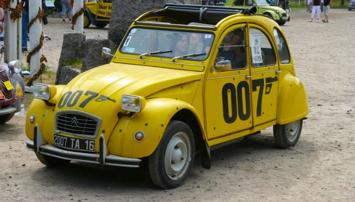 La Citroën 2CV di James Bond festeggia il suo 40° anniversario - Foto 5 di 8
