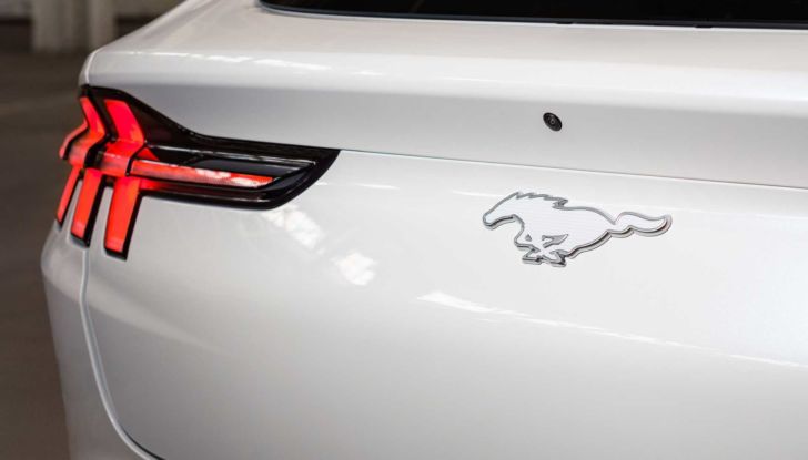 Ford Mustang Ice White Edition