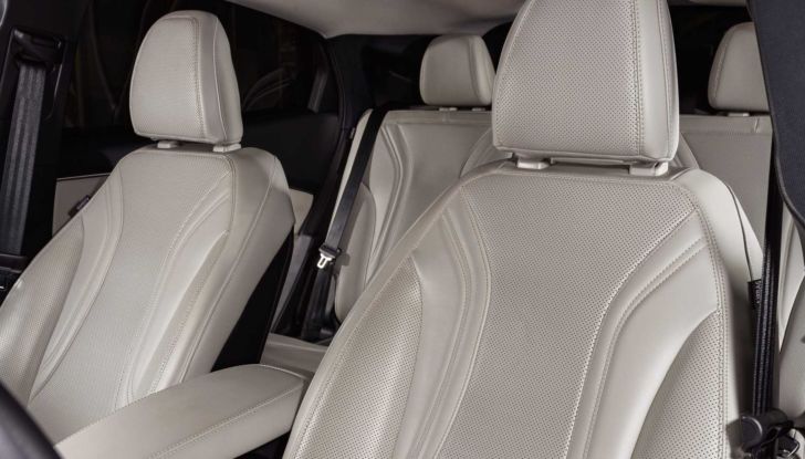 Ford Mustang Ice White Edition