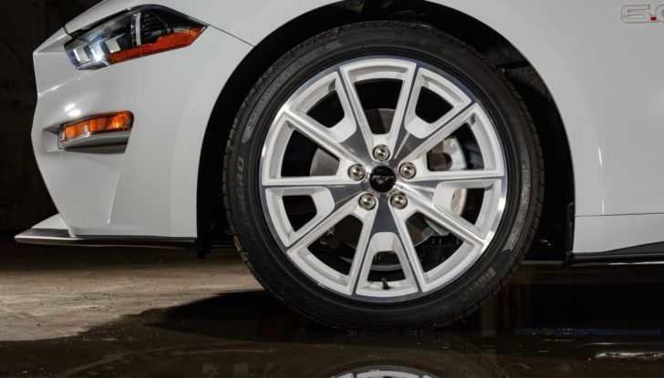 Ford Mustang Ice White Edition