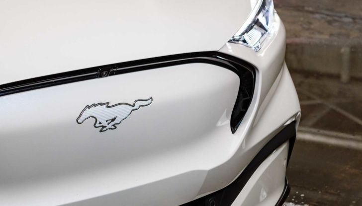 Ford Mustang Ice White Edition