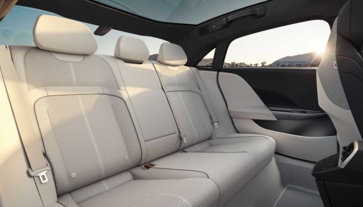 Lucid conferma la Air Dream Edition nelle versioni Performance e Range, da 169.000 dollari - Foto 15 di 15