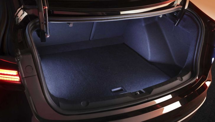 Mobilize Limo by Renault: l’elettrica destinata ai taxi e ai noleggi - Foto 9 di 10