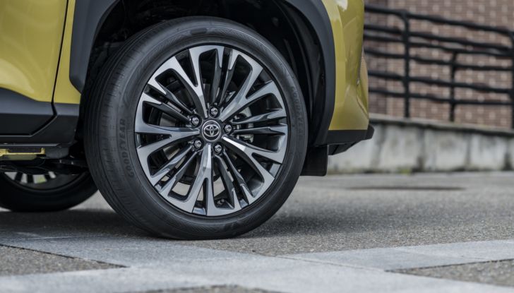 Toyota Yaris Cross: test drive su strada del nuovo SUV giapponese - Foto 23 di 29