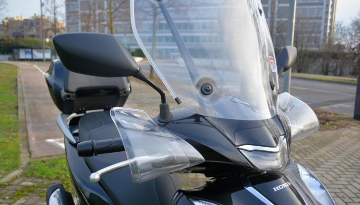 Prova Honda SH 150i: le ragione di un successo - Foto 11 di 24