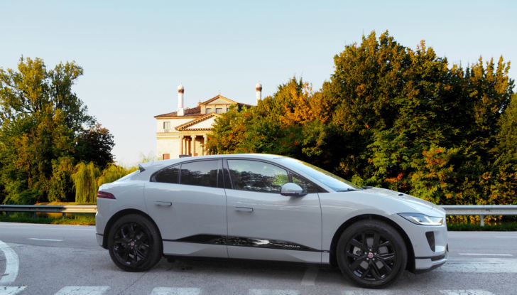 [VIDEO] Jaguar I-Pace, test drive del SUV elettrico a trazione integrale - Foto 1 di 15