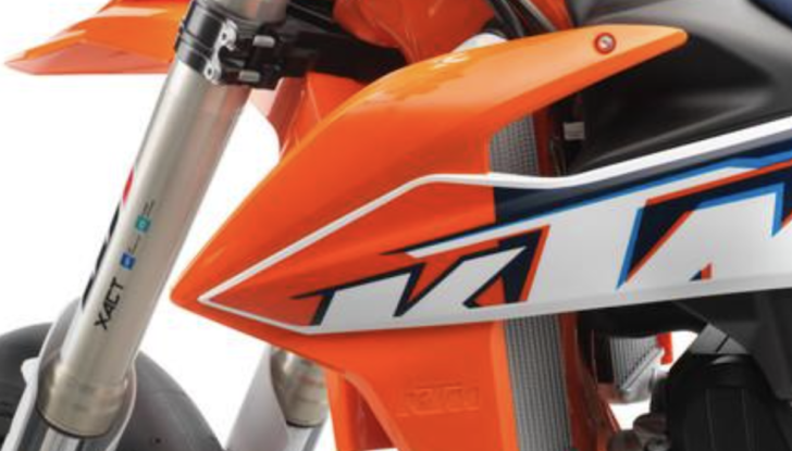KTM: giù il velo dalla 450 SMR 2022 - Foto 2 di 7