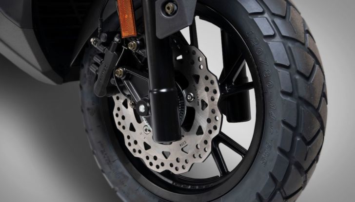 Kymco DTX360: lo scooter che diventa un adventure crossover - Foto 16 di 20