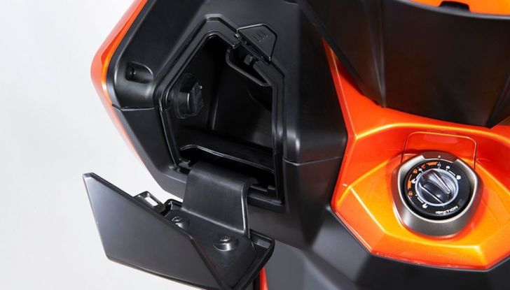 Kymco DTX360: lo scooter che diventa un adventure crossover - Foto 2 di 20