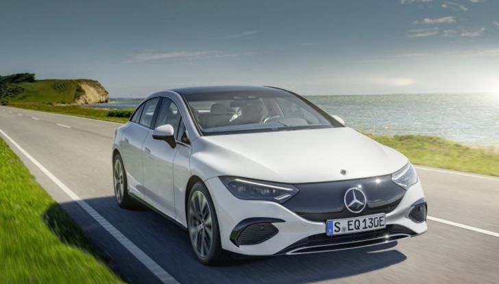 Mercedes EQE: ha tutto della berlina ed è anche elettrica - Foto 1 di 8