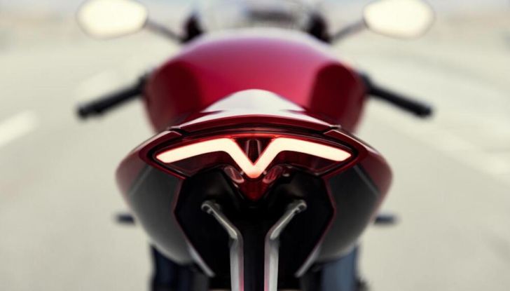 Triumph Speed Triple 1200 RR: tutte le novità del modello 2022 - Foto 13 di 19