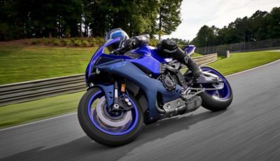 Yamaha: la gamma sportiva si rifà il look nel 2022
