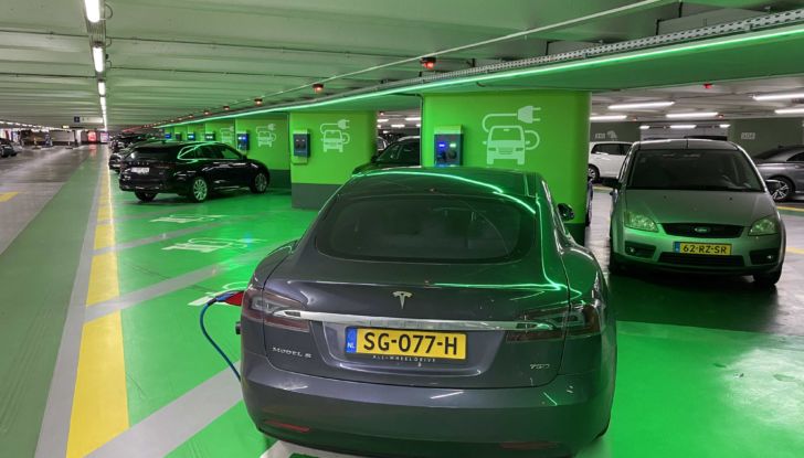 Auto elettriche: più ne vendono e meno se ne vedono in autostrada - Foto 6 di 8