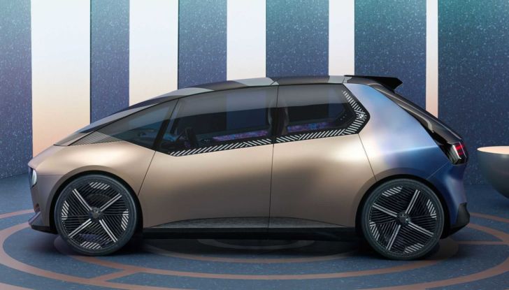 BMW iVision Circular: il prototipo che anticipa il futuro eco-sostenibile dell’automotive - Foto 4 di 14