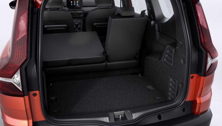 Dacia Jogger 2021: l’erede della Logan MCV è una multispazio in stile SUV - Foto 13 di 13