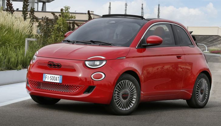 Fiat 500 RED: il “Cinquino” si tinge di rosso contro virus e pandemie - Foto 2 di 9