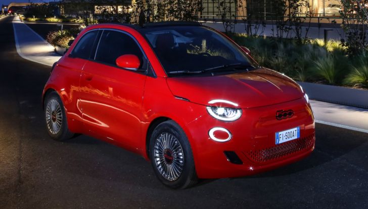 Fiat 500 RED: il “Cinquino” si tinge di rosso contro virus e pandemie - Foto 4 di 9