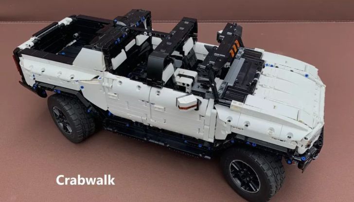 L’Hummer elettrico diventa un modellino LEGO in scala 1:10! - Foto 3 di 6