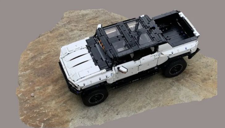 L’Hummer elettrico diventa un modellino LEGO in scala 1:10! - Foto 5 di 6