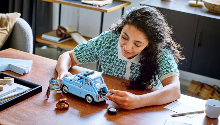 Fiat 500: il modello storico della Lego è disponibile anche in “Baby Blue” - Foto 2 di 9