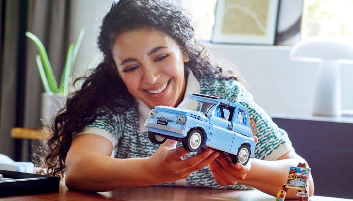 Fiat 500: il modello storico della Lego è disponibile anche in “Baby Blue” - Foto 3 di 9