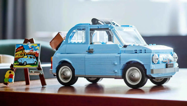 Fiat 500: il modello storico della Lego è disponibile anche in “Baby Blue” - Foto 1 di 9