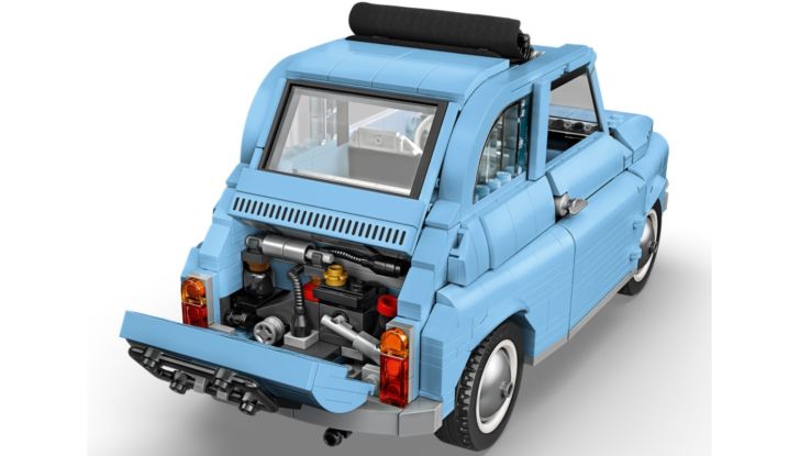 Fiat 500: il modello storico della Lego è disponibile anche in “Baby Blue” - Foto 8 di 9