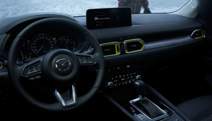 Mazda CX-5 2022: prova su strada del SUV giapponese in versione speciale Homura - Foto 15 di 19