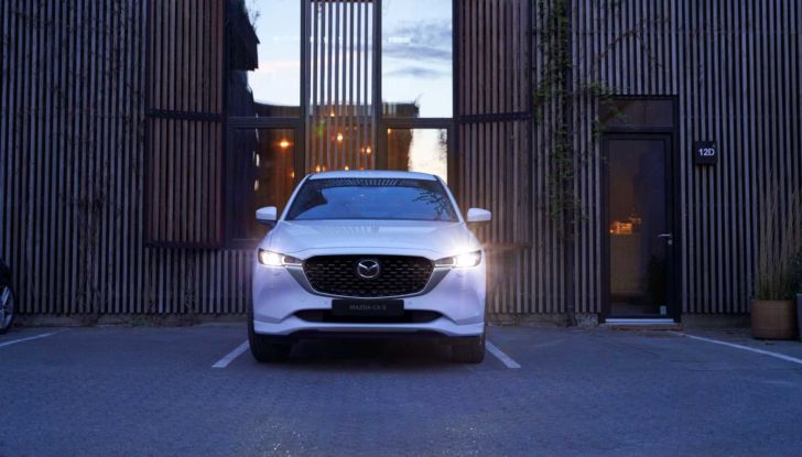 Mazda CX-5 2022: prova su strada del SUV giapponese in versione speciale Homura - Foto 12 di 19