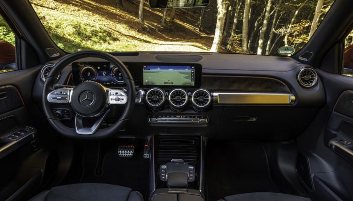 Mercedes EQB, il SUV per la famiglia ma elettrico - Foto 17 di 18