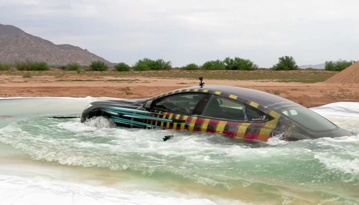 Tesla Model S batte Porsche Taycan al Nürburgring… e diventa un sottomarino! - Foto 5 di 6