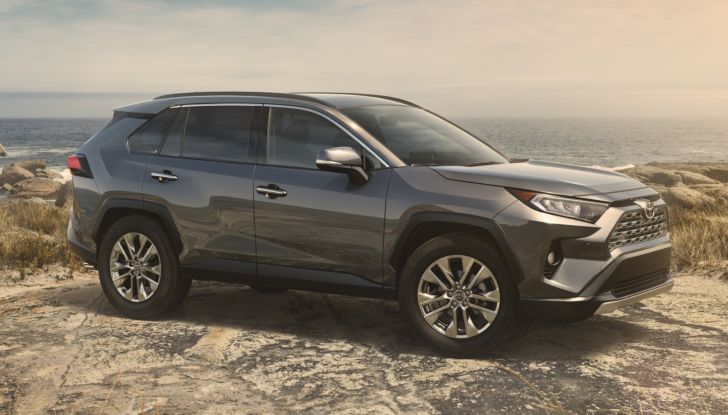 Toyota RAV4: la versione Adventure anticipa il restyling del 2022 - Foto 4 di 6