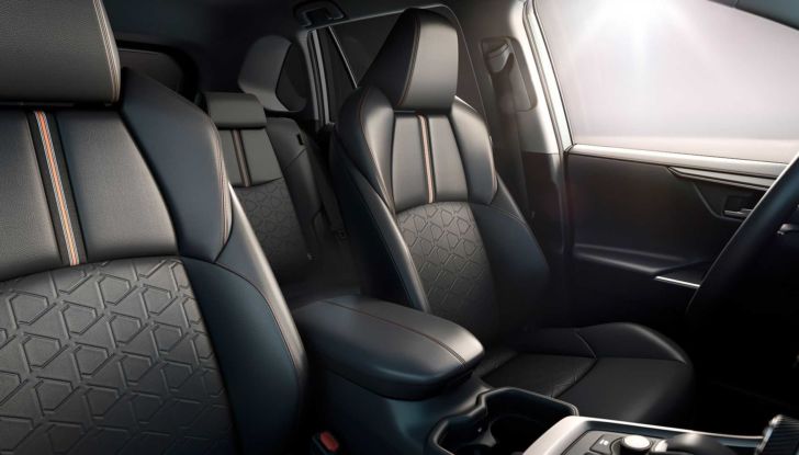 Toyota RAV4: la versione Adventure anticipa il restyling del 2022 - Foto 6 di 6