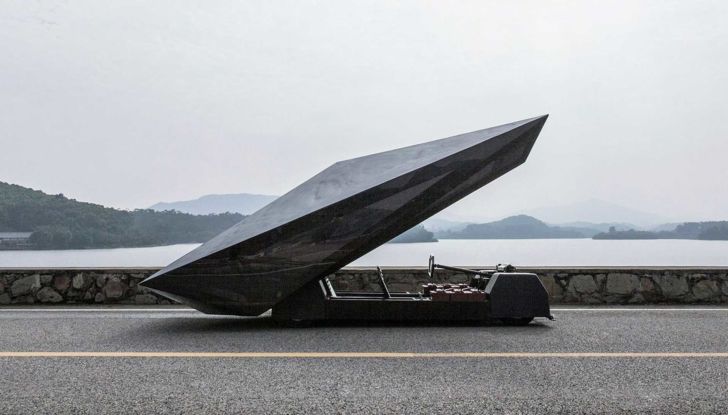 All’asta l’auto che mescola il fascino della Countach con le forme del Tesla Cybertruck - Foto 2 di 11