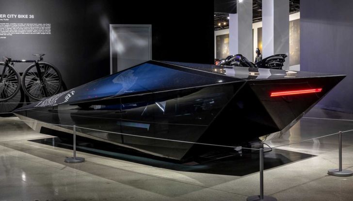 All’asta l’auto che mescola il fascino della Countach con le forme del Tesla Cybertruck - Foto 8 di 11