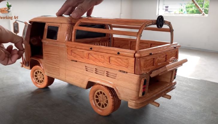 Volkswagen Bulli: il Type 2 replica realizzato in legno è spettacolare! - Foto 3 di 8