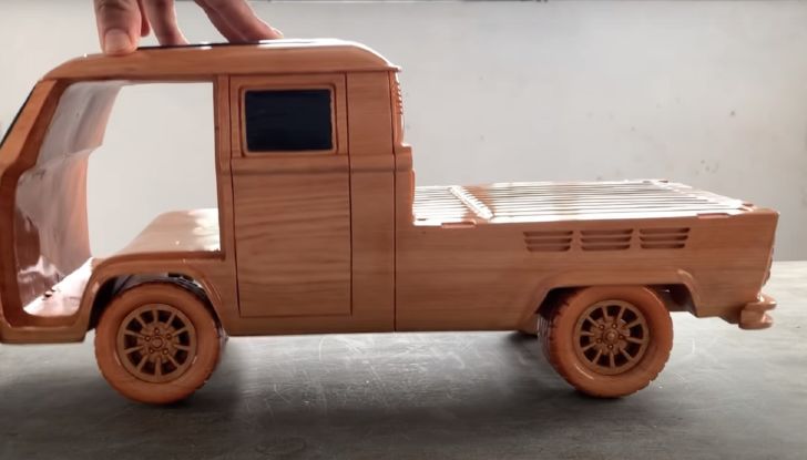 Volkswagen Bulli: il Type 2 replica realizzato in legno è spettacolare! - Foto 6 di 8