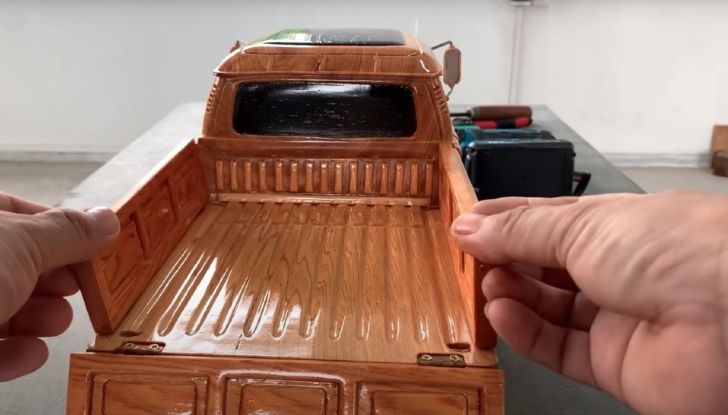 Volkswagen Bulli: il Type 2 replica realizzato in legno è spettacolare! - Foto 7 di 8