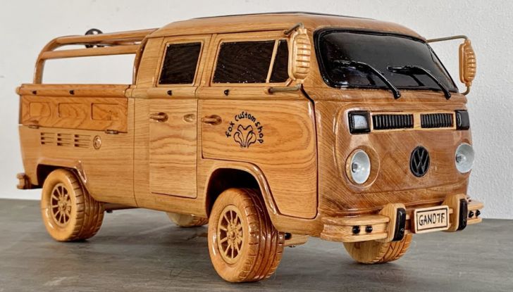 Volkswagen Bulli: il Type 2 replica realizzato in legno è spettacolare! - Foto 1 di 8