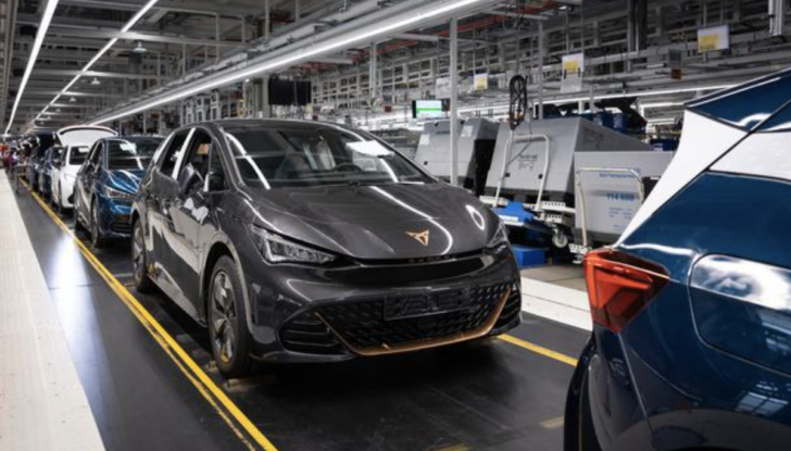 Cupra: al via la produzione di Born, il primo modello 100% elettrico - Foto 2 di 18