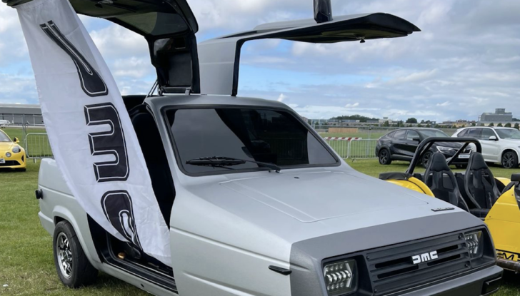 Ritorno al Futuro discutibile con la DeLorean a tre ruote - Foto 1 di 7