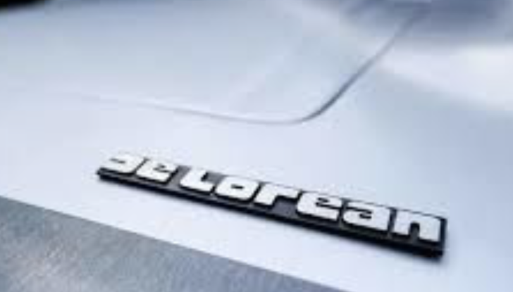 Ritorno al Futuro discutibile con la DeLorean a tre ruote - Foto 5 di 7