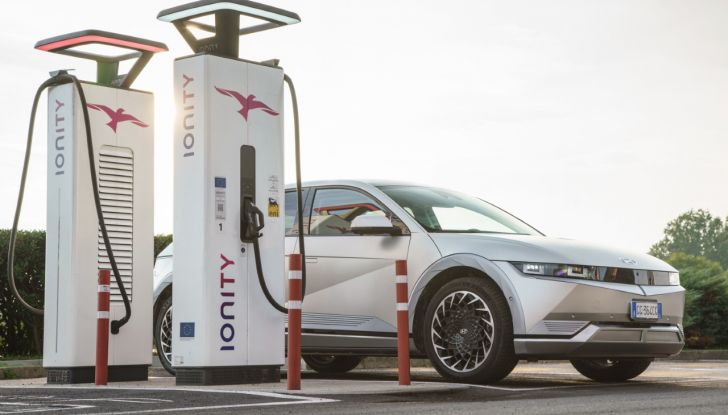 Hyundai reinventa l’auto elettrica, con la nuova IONIQ 5 - Foto 1 di 32