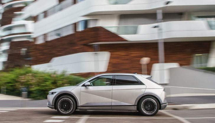 Hyundai reinventa l’auto elettrica, con la nuova IONIQ 5 - Foto 7 di 32