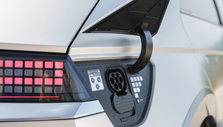 Hyundai reinventa l’auto elettrica, con la nuova IONIQ 5 - Foto 21 di 32